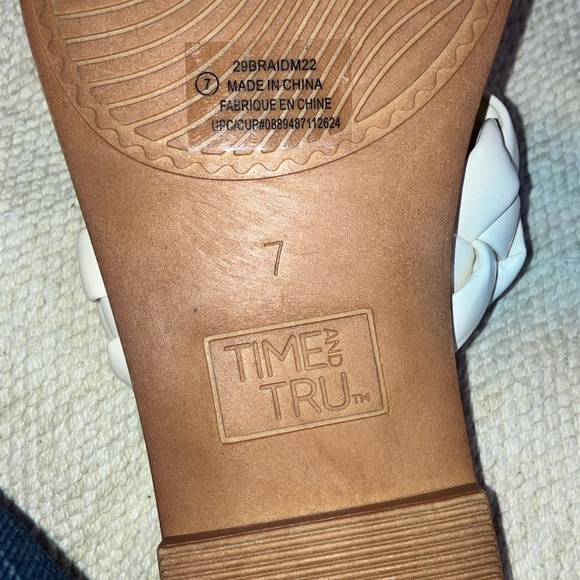 Time and Tru women’s size 7 off White Braided memory foam Sandals - Picture 3 of 14